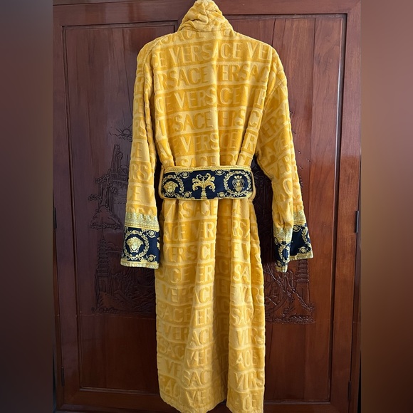 Versace Yellow Robe - Picture 5 of 10